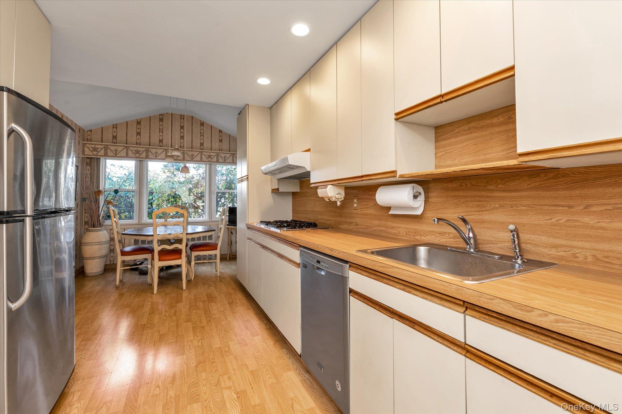 #7 photo, 5 Meroke Court, Huntington Station , NY 11746