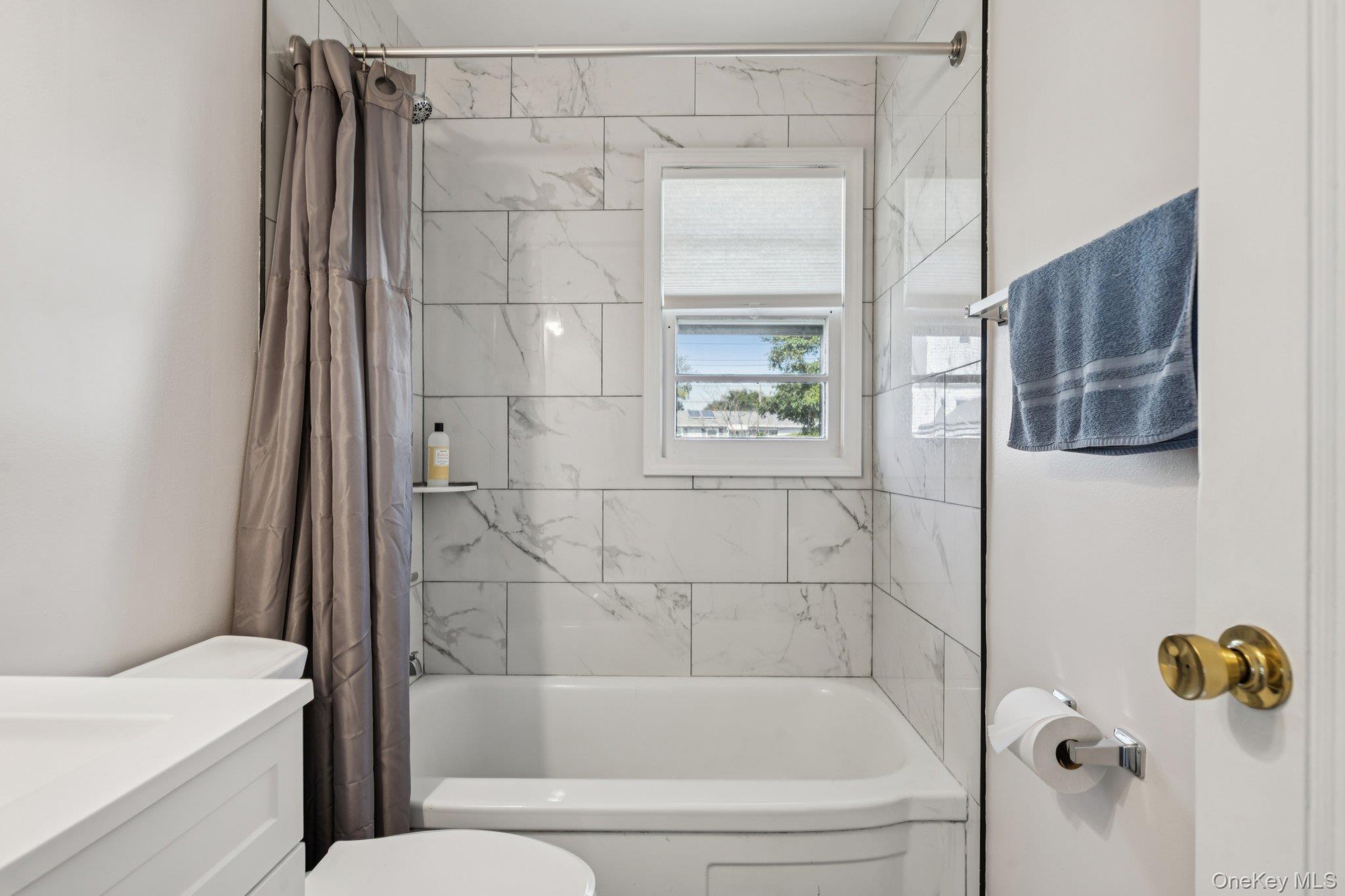 #12 photo, 178 Princess Street, ナッソー郡 Hicksville , NY 11801