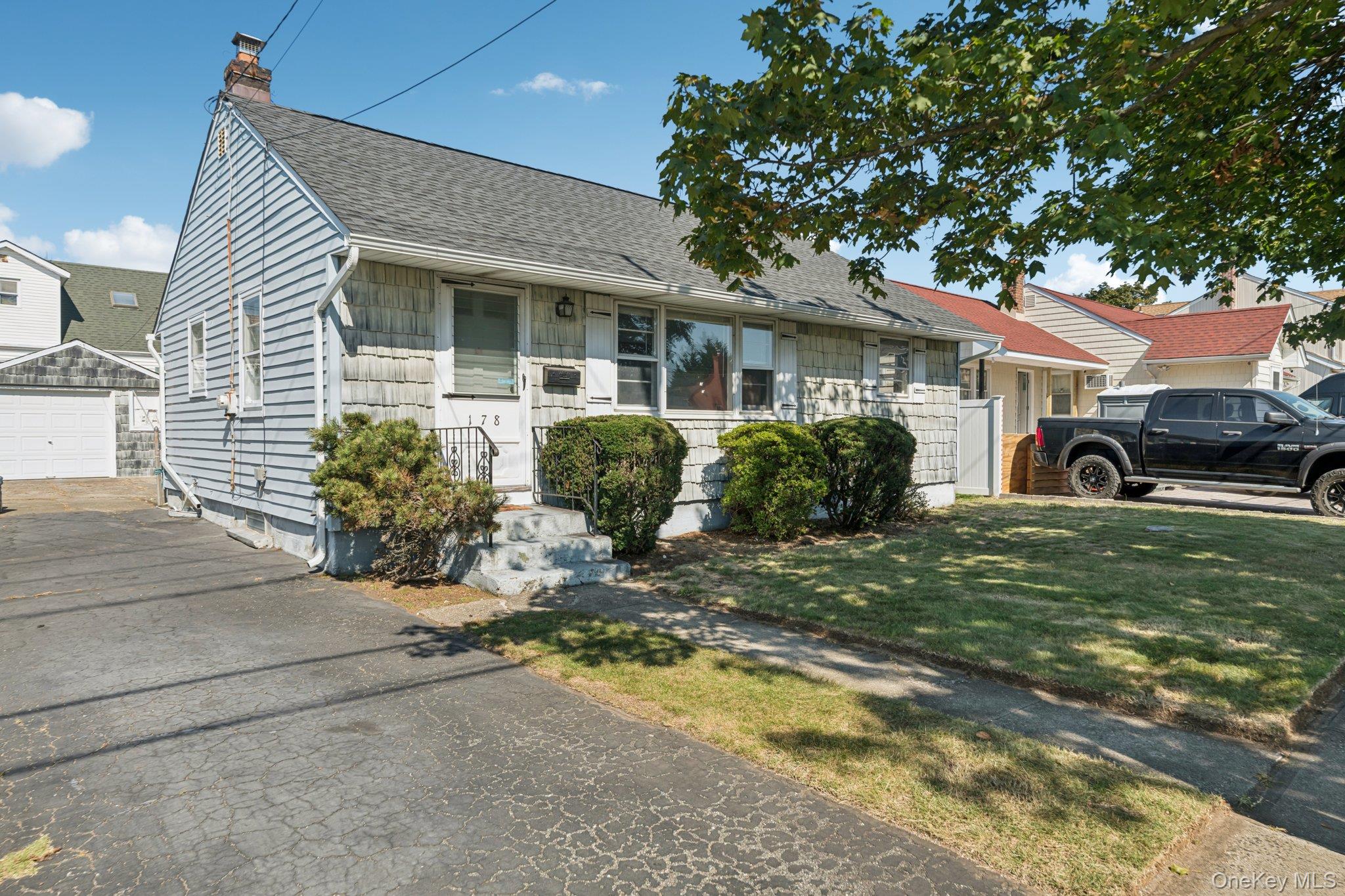 #3 photo, 178 Princess Street, ナッソー郡 Hicksville , NY 11801