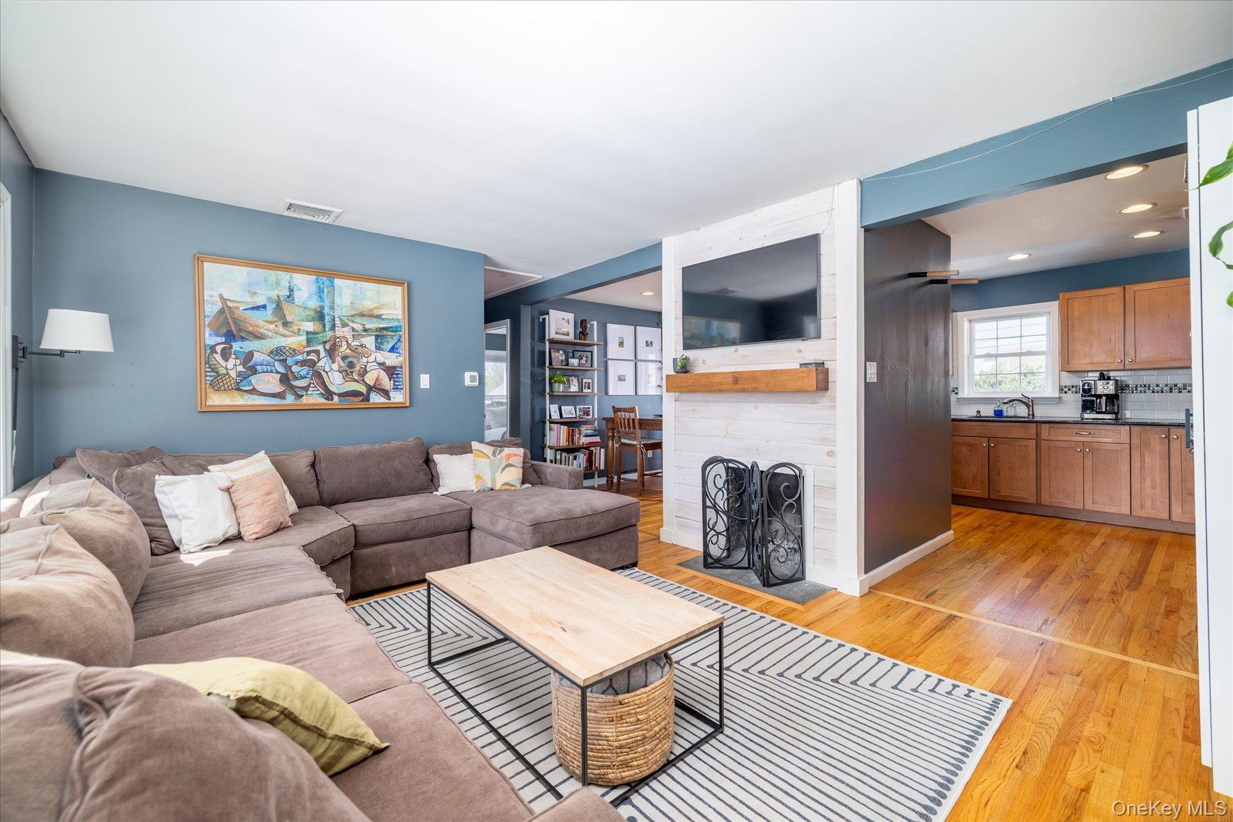 #3 photo, 68 Tyler Street, ナッソー郡 Freeport , NY 11520