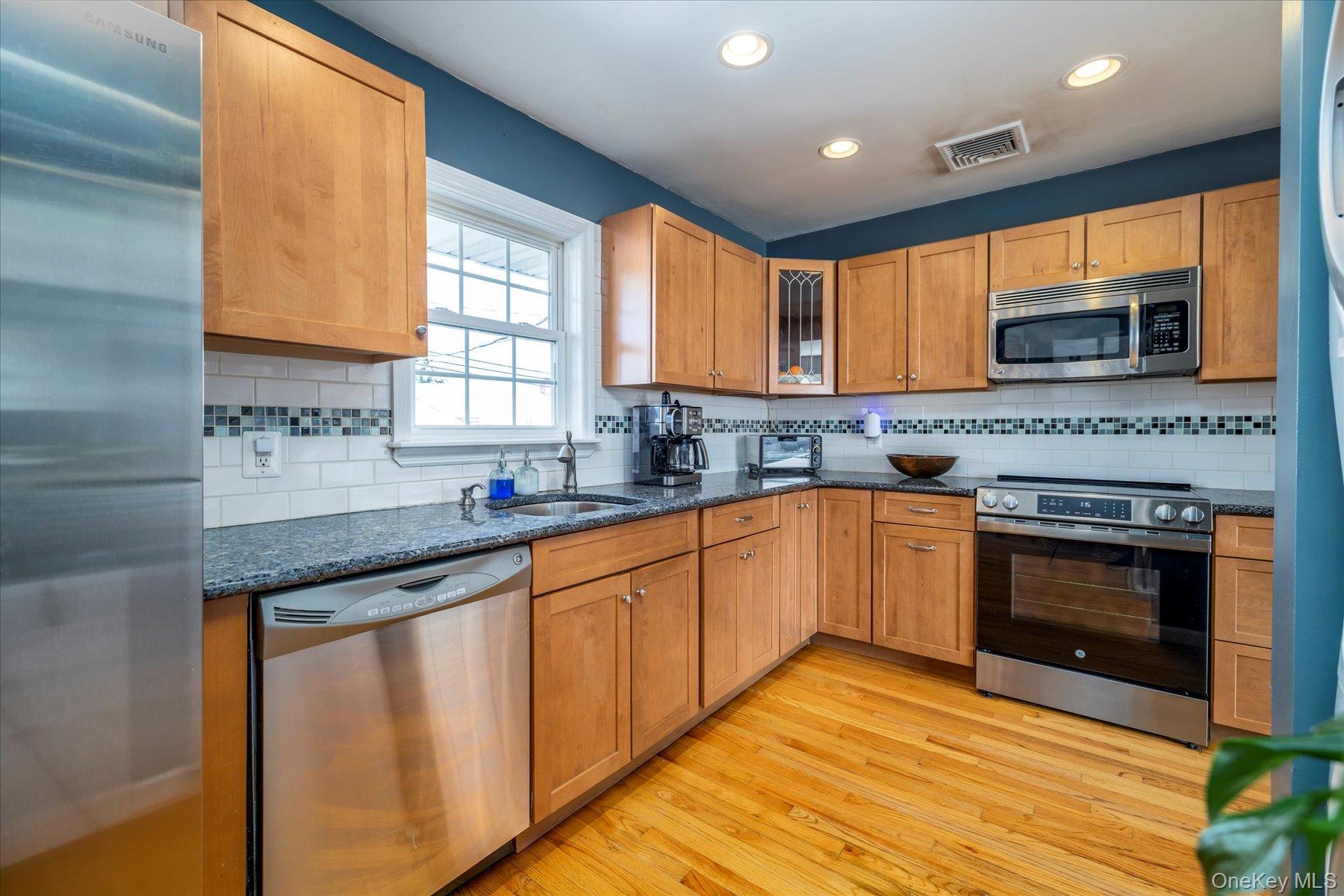 #8 photo, 68 Tyler Street, ナッソー郡 Freeport , NY 11520