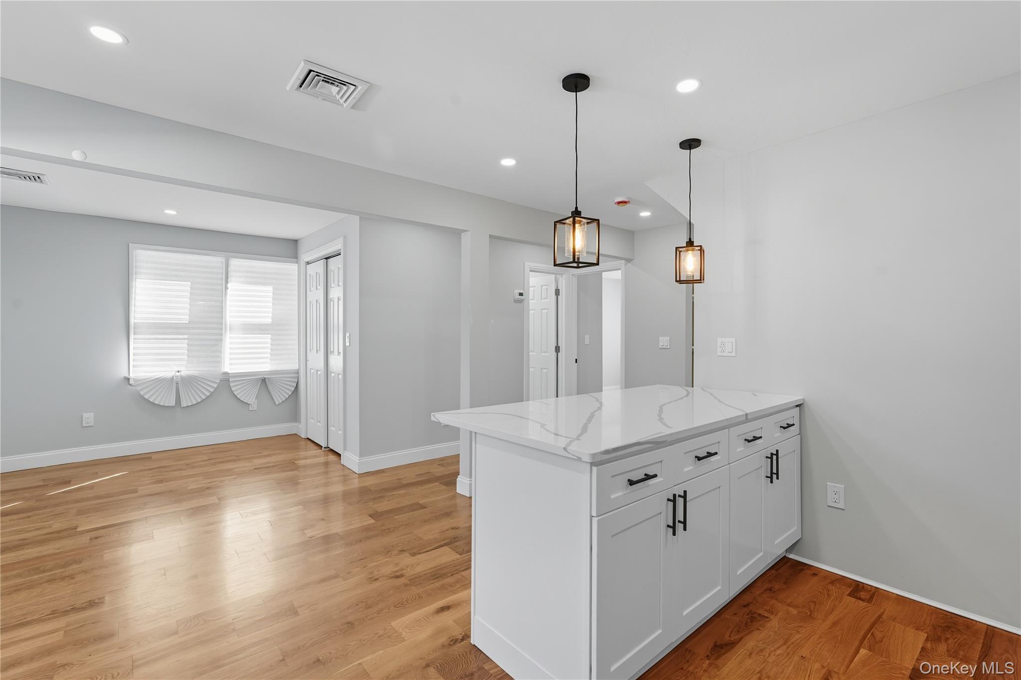 #18 photo, 45 Venetian Prom, サフォーク郡 Lindenhurst , NY 11757