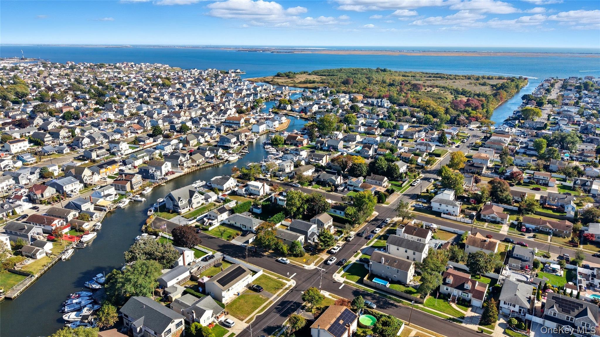 #6 photo, 45 Venetian Prom, サフォーク郡 Lindenhurst , NY 11757