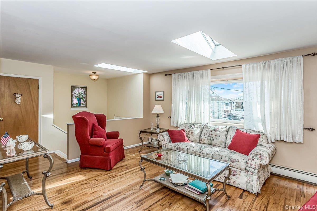 #2 photo, 1165 Hastings Circle, Baldwin Harbor , NY 11510