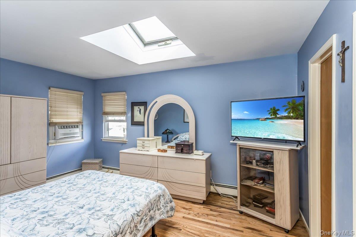 #8 photo, 1165 Hastings Circle, Baldwin Harbor , NY 11510