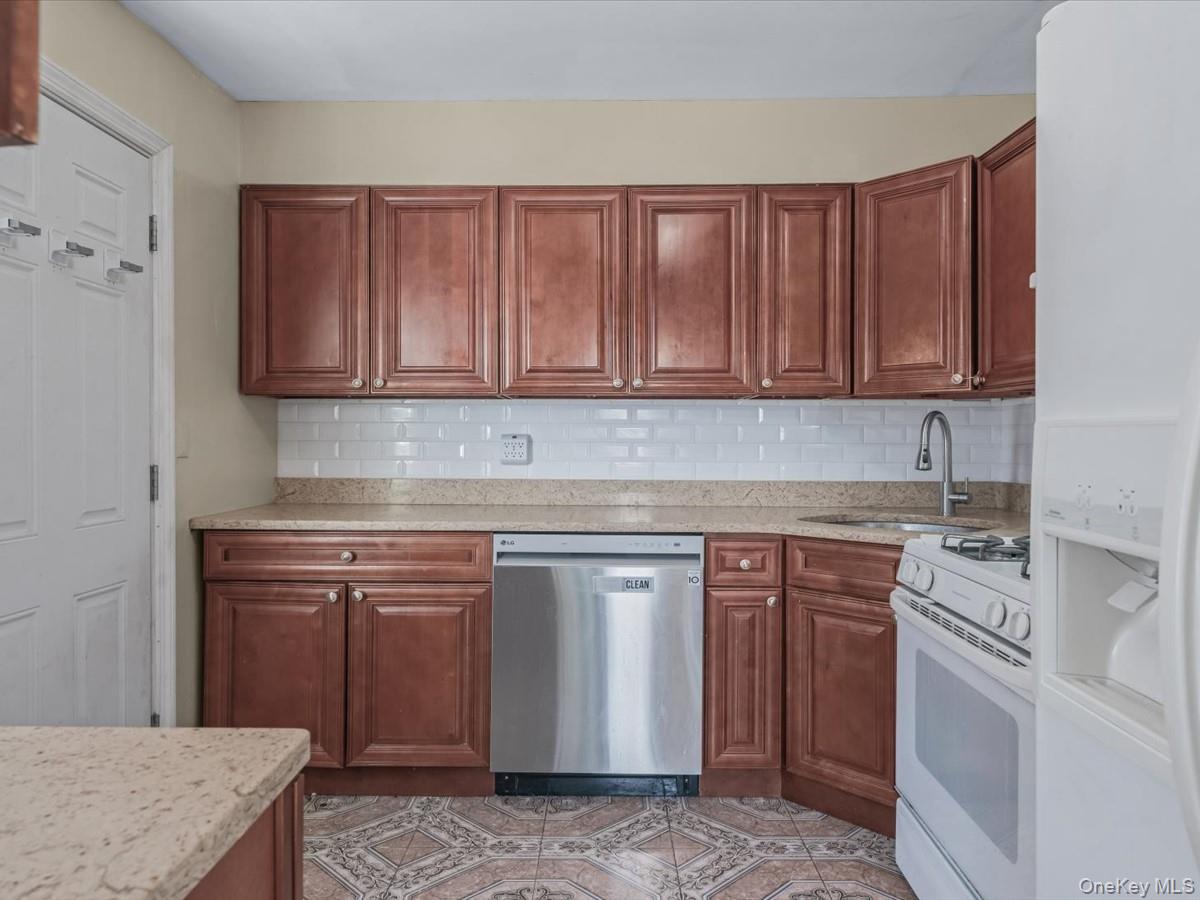 #6 photo, 200 W Marshall Street, ナッソー郡 Hempstead , NY 11550