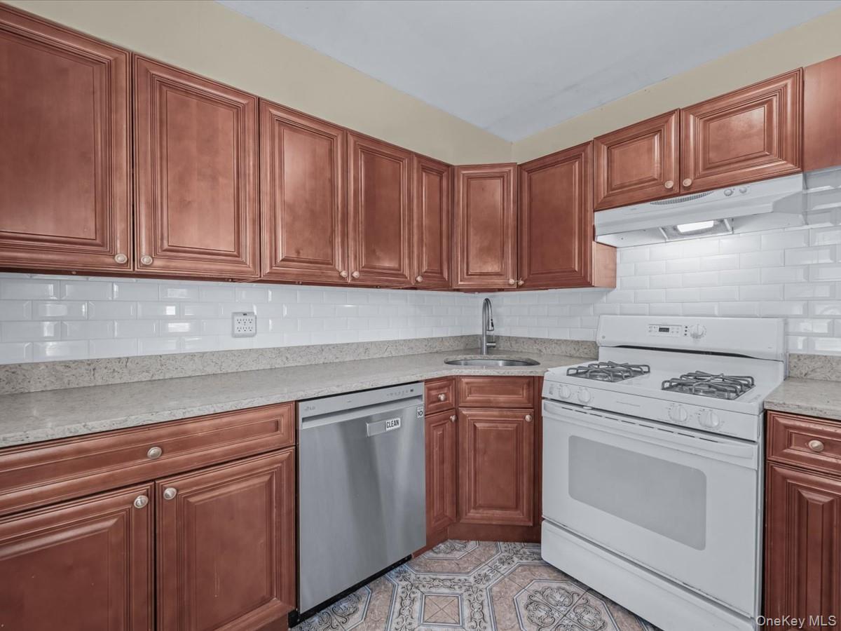 #7 photo, 200 W Marshall Street, ナッソー郡 Hempstead , NY 11550