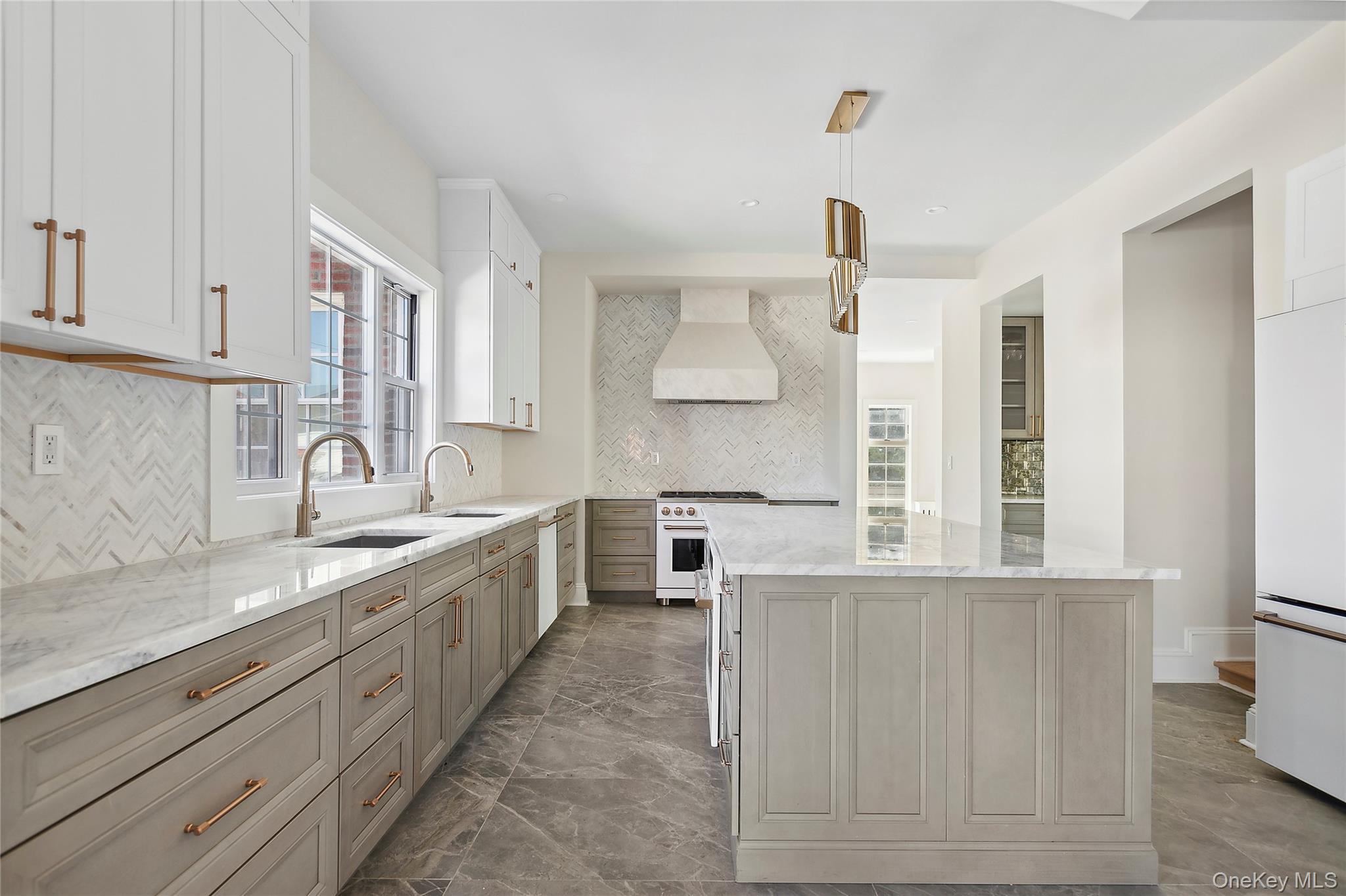 #8 photo, 65 W Beech Street, नासाउ काउंटी Long Beach , NY 11561