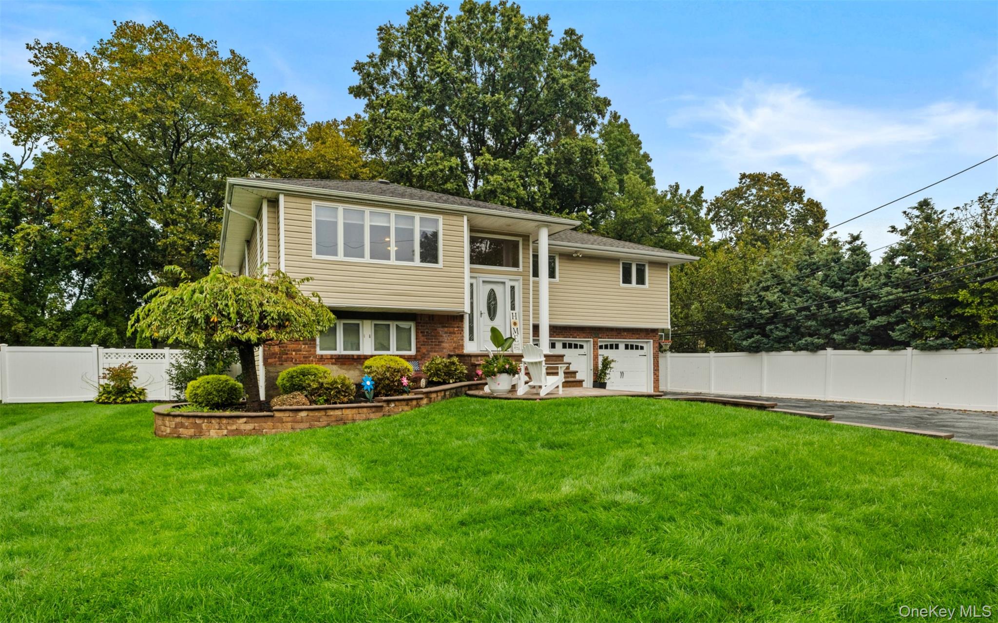#1 photo, 3 Farmstead Road, 东长岛 康马克 Commack , NY 11725