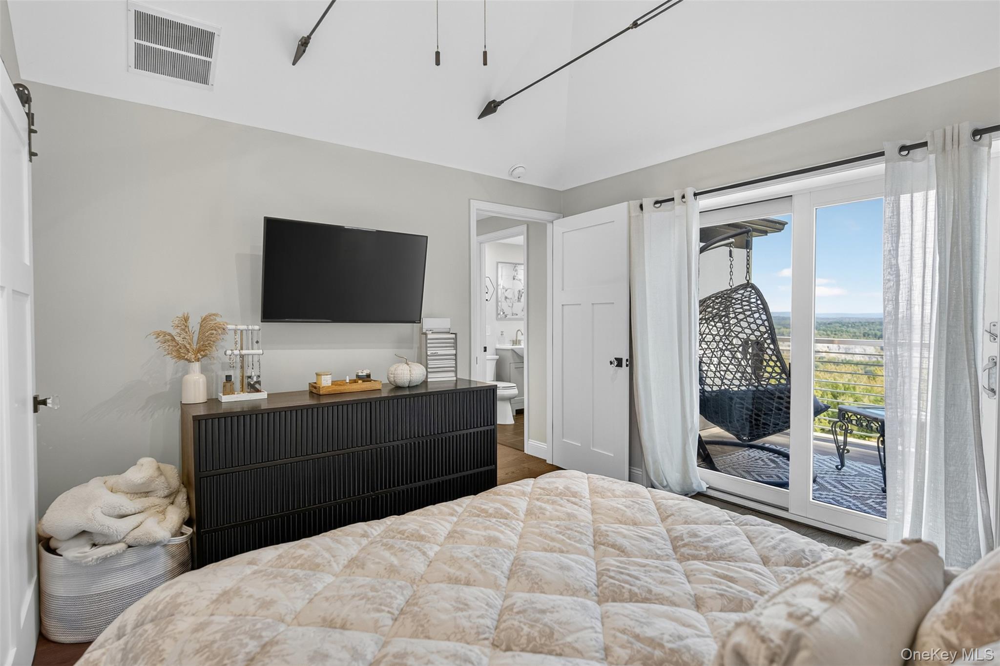 #13 photo, 1568 Route 9W, Marlboro , NY 12542