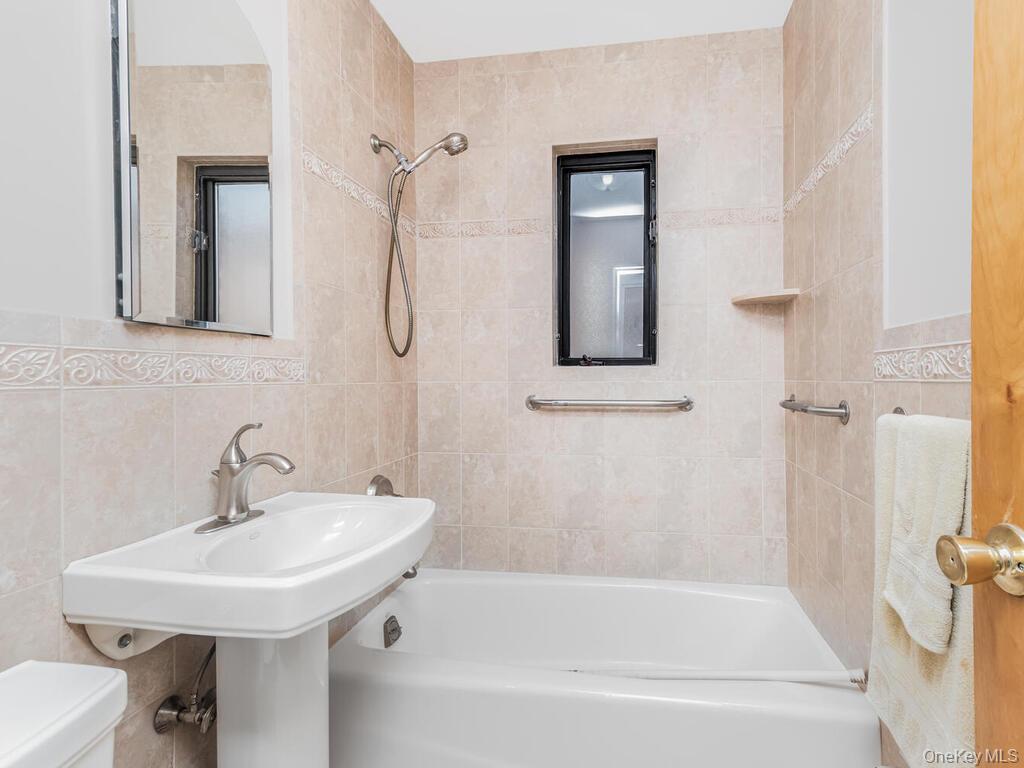 #15 photo, 1863 Williamsbridge Road, Bronx , NY 10461