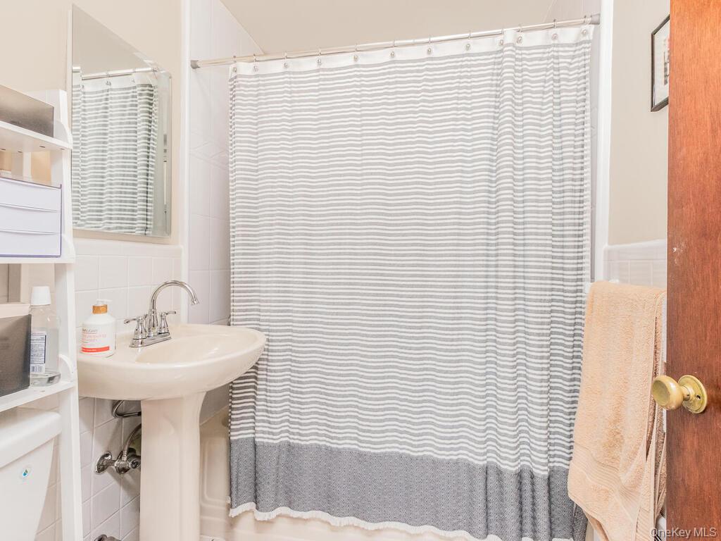 #8 photo, 1863 Williamsbridge Road, Bronx , NY 10461