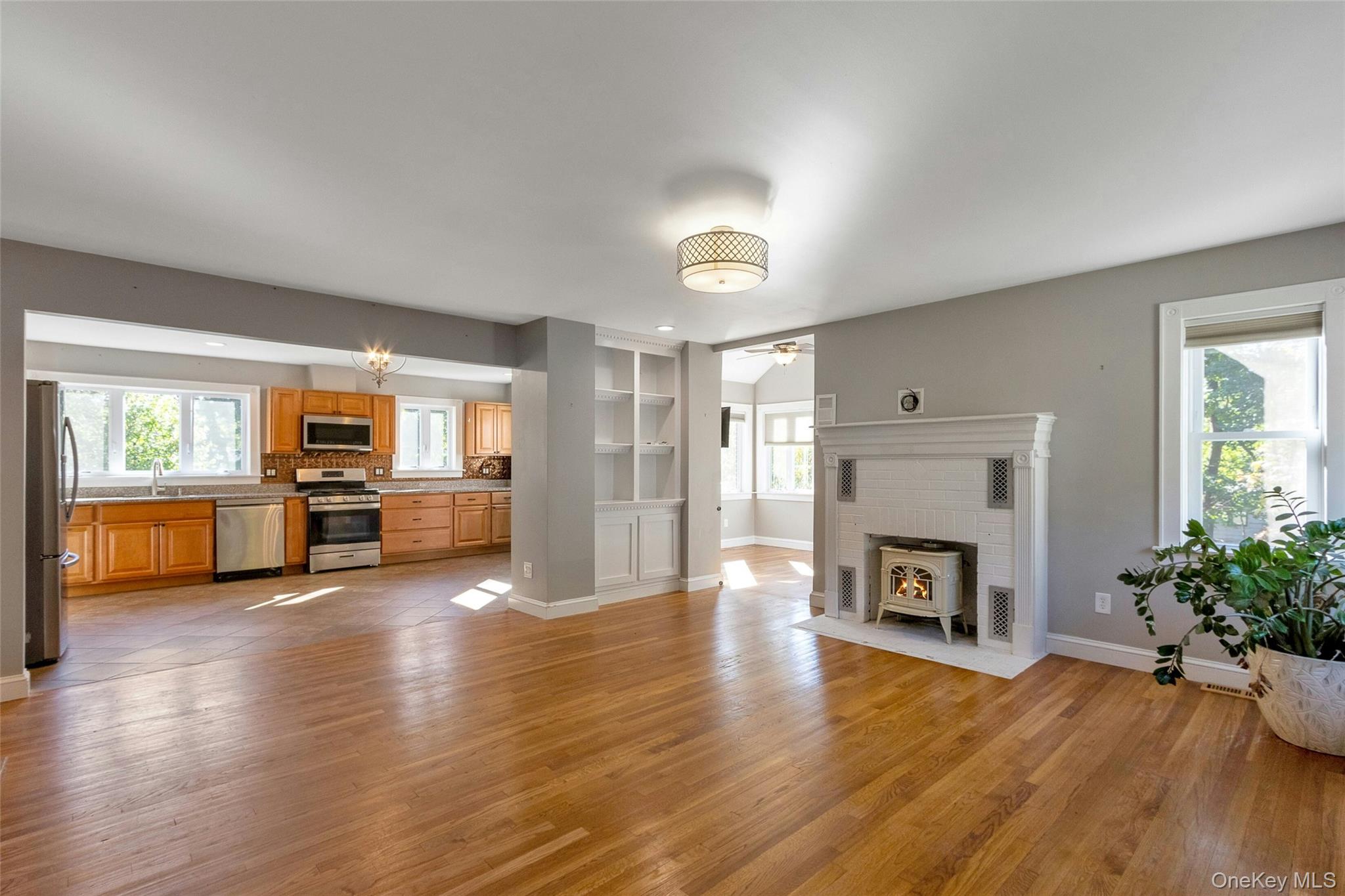 #4 photo, 10 Lakeview Avenue, Poughkeepsie , NY 12601