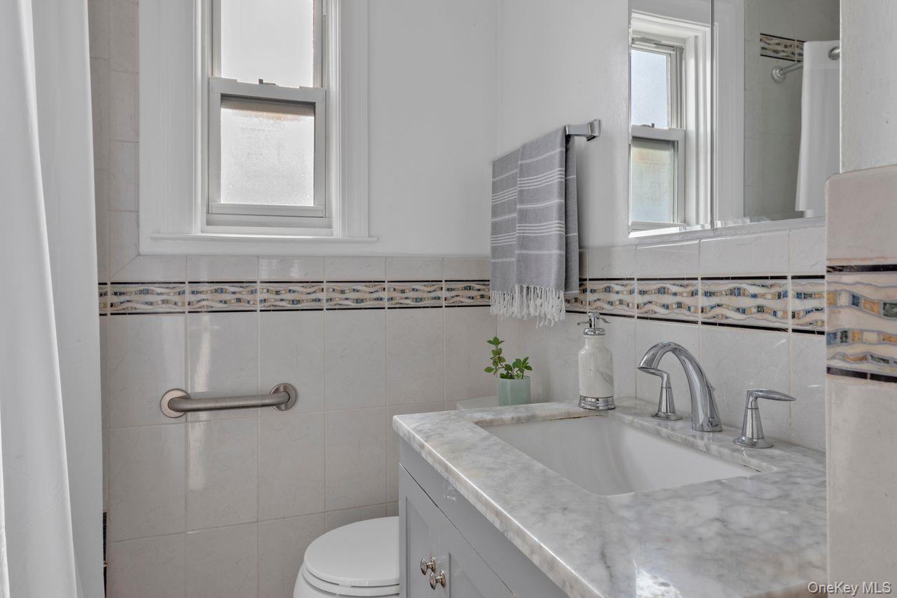 #12 photo, 73-20 263rd Street, Glen Oaks , NY 11004