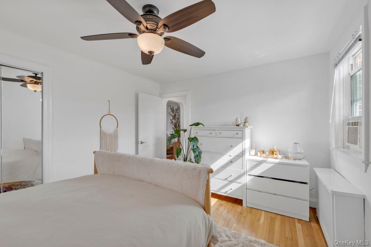 #15 photo, 73-20 263rd Street, Glen Oaks , NY 11004