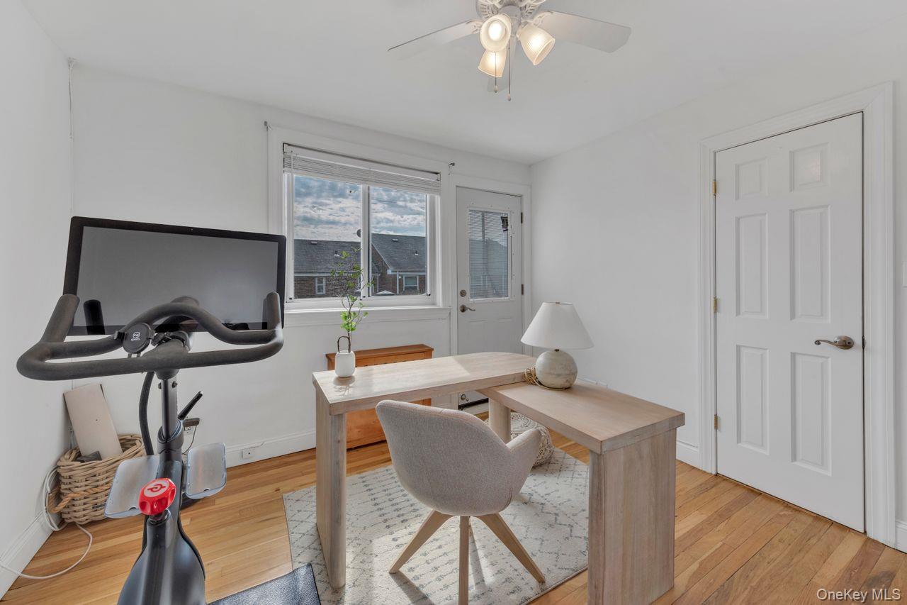 #16 photo, 73-20 263rd Street, Glen Oaks , NY 11004