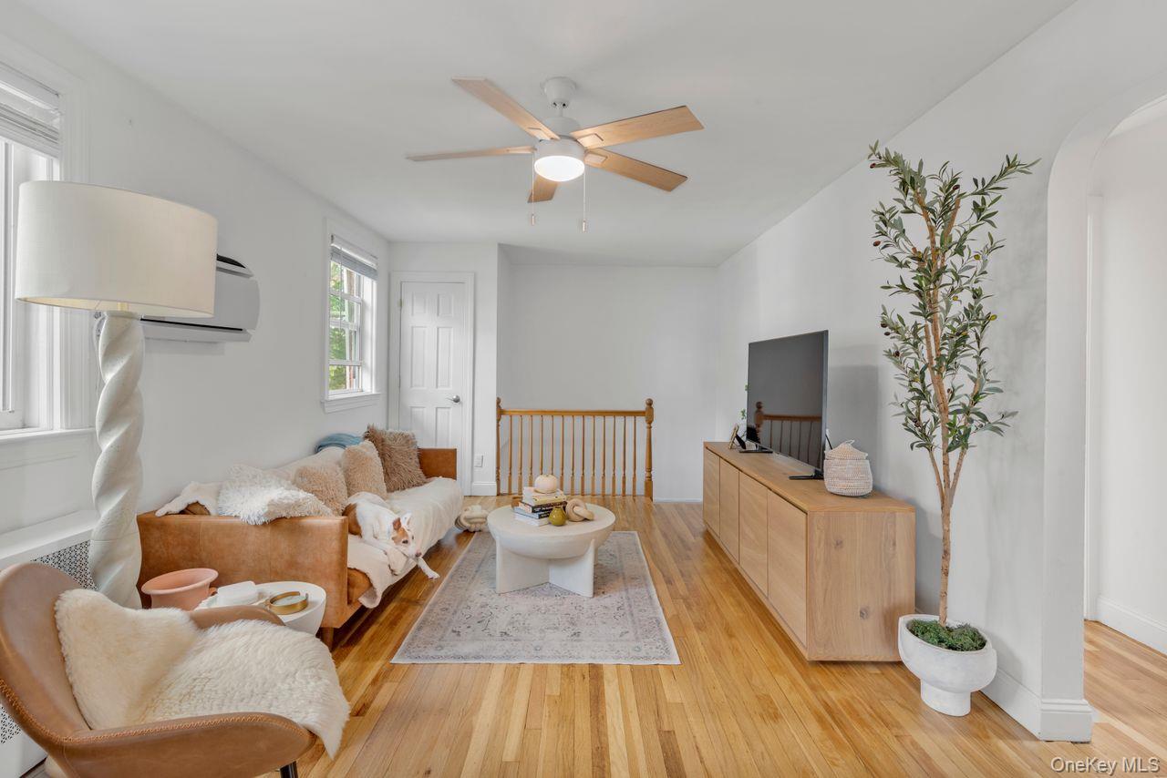 #6 photo, 73-20 263rd Street, Glen Oaks , NY 11004