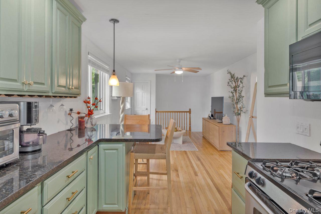 #7 photo, 73-20 263rd Street, Glen Oaks , NY 11004