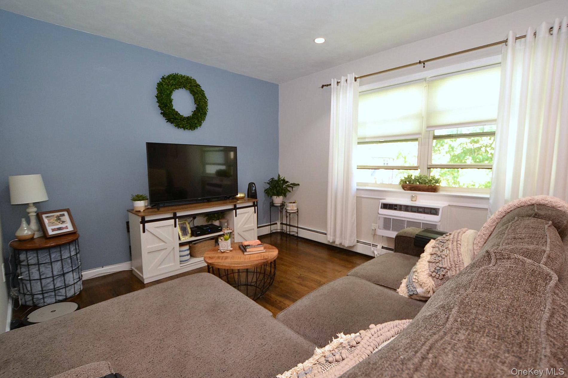 #10 photo, 18 Glen Hollow Drive, サフォーク郡 Holtsville , NY 11742