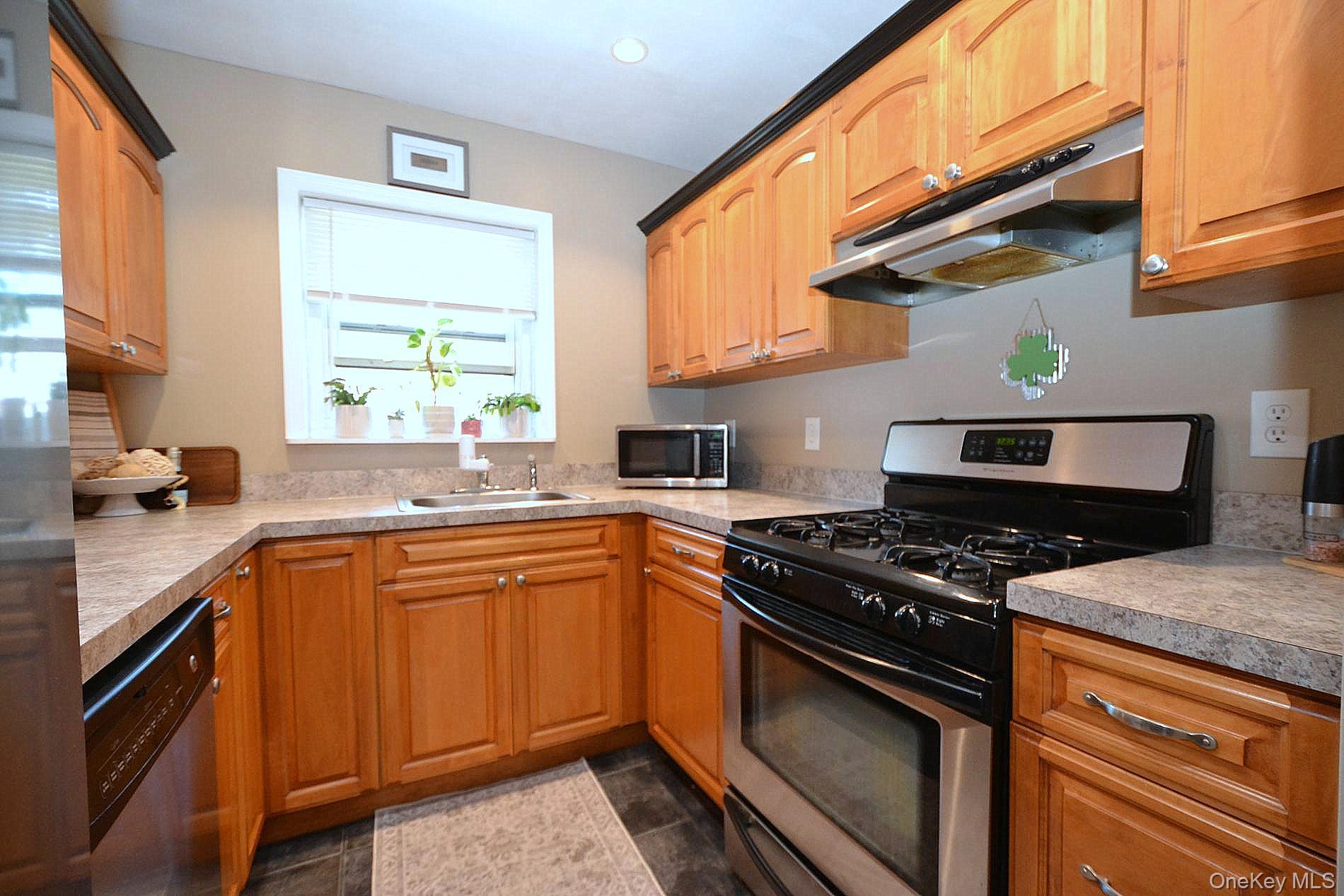 #3 photo, 18 Glen Hollow Drive, サフォーク郡 Holtsville , NY 11742