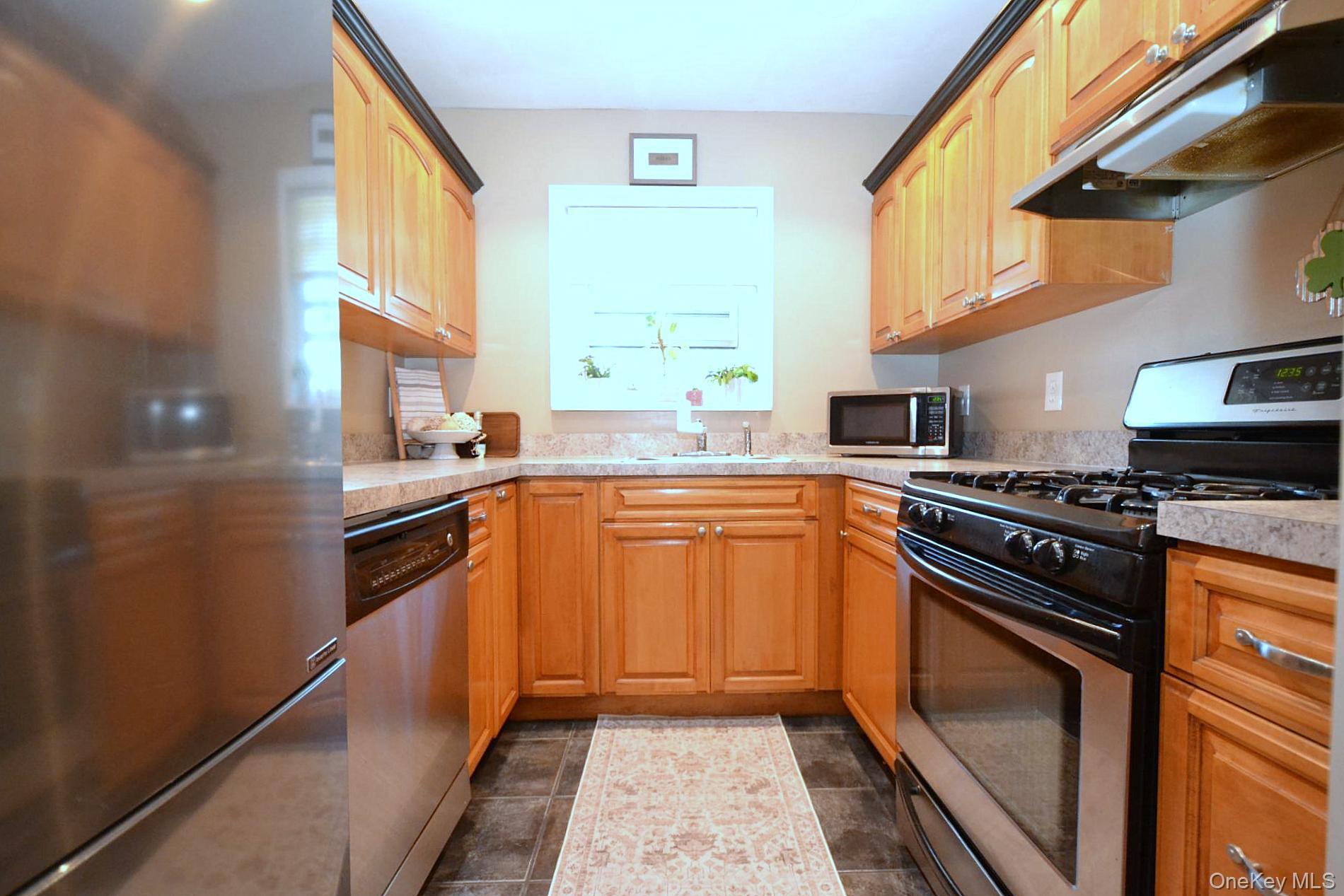 #4 photo, 18 Glen Hollow Drive, サフォーク郡 Holtsville , NY 11742