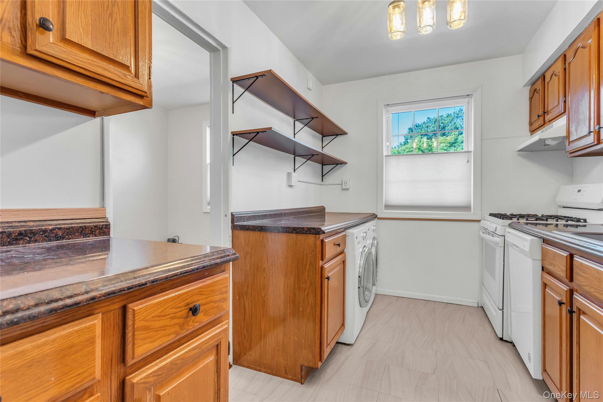 #9 photo, 67-44 224th Street, クイーンズ区 Oakland Gardens , NY 11364