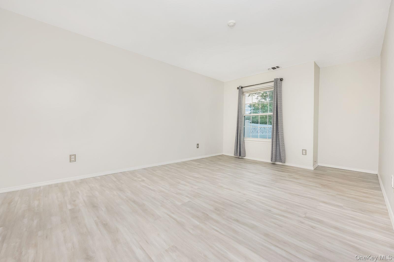 #14 photo, 5 Fairview Circle, サフォーク郡 Middle Island , NY 11953