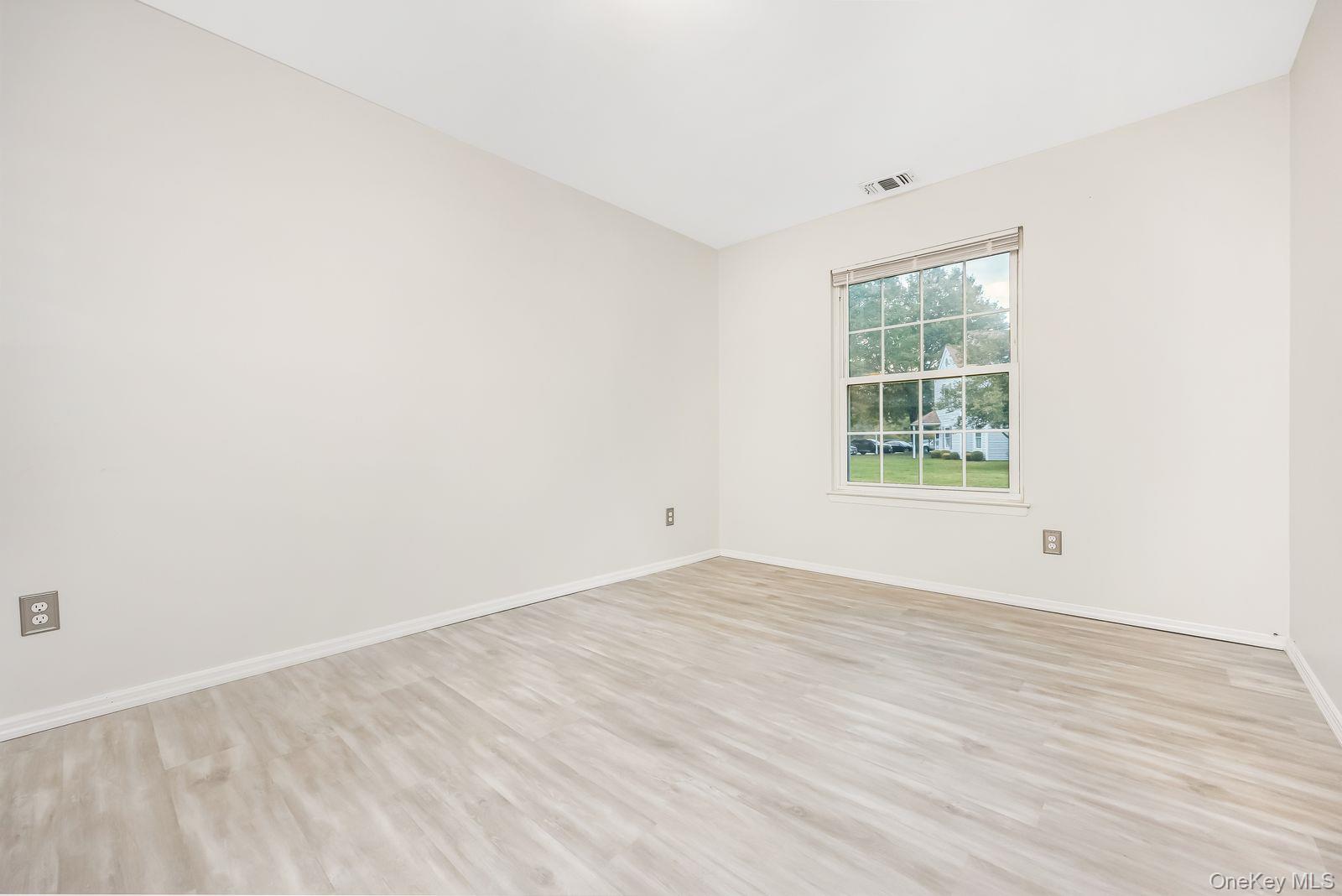 #15 photo, 5 Fairview Circle, サフォーク郡 Middle Island , NY 11953