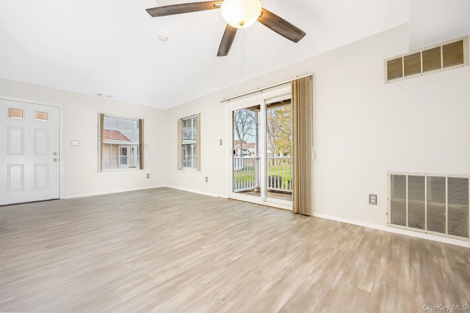 #4 photo, 5 Fairview Circle, サフォーク郡 Middle Island , NY 11953