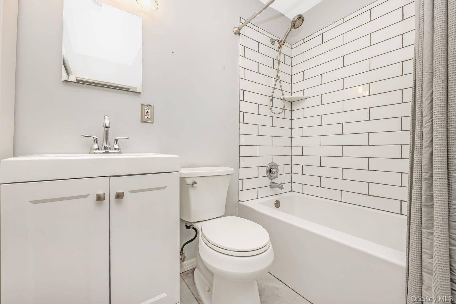 #7 photo, 5 Fairview Circle, サフォーク郡 Middle Island , NY 11953