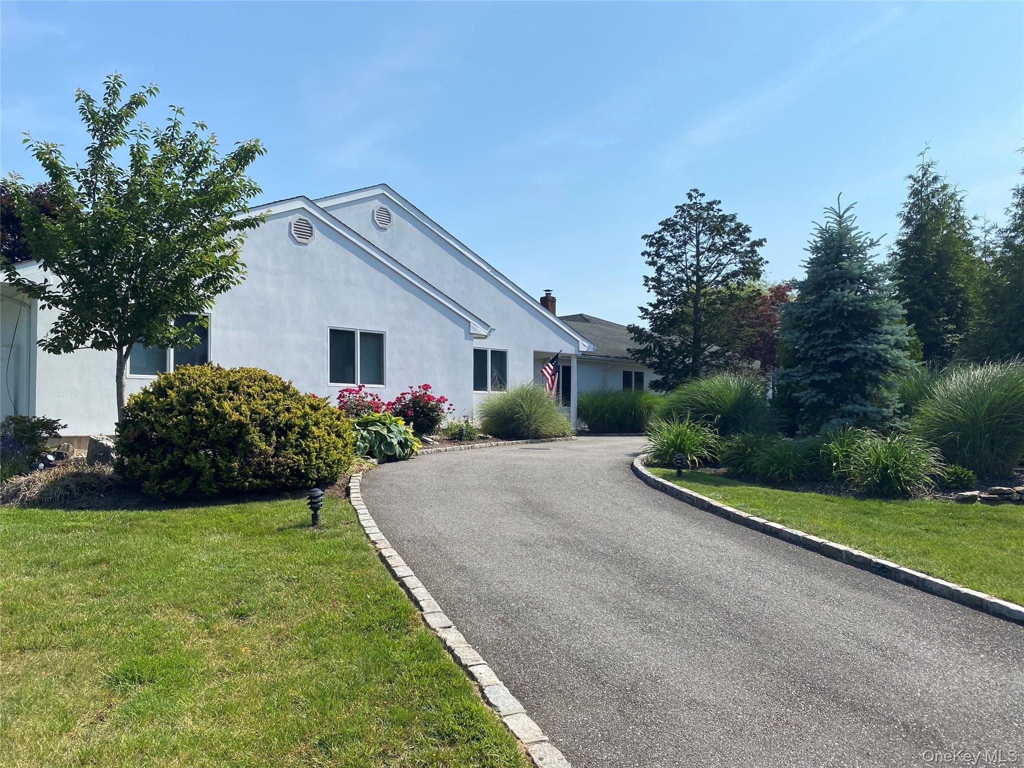 #1 photo, 6 Twilight Court, Melville , NY 11747