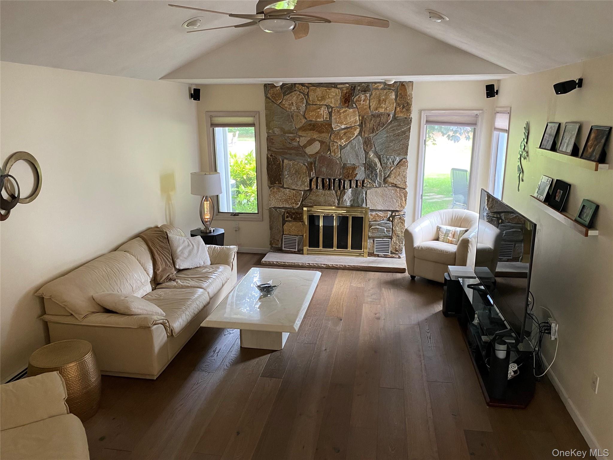 #10 photo, 6 Twilight Court, Melville , NY 11747