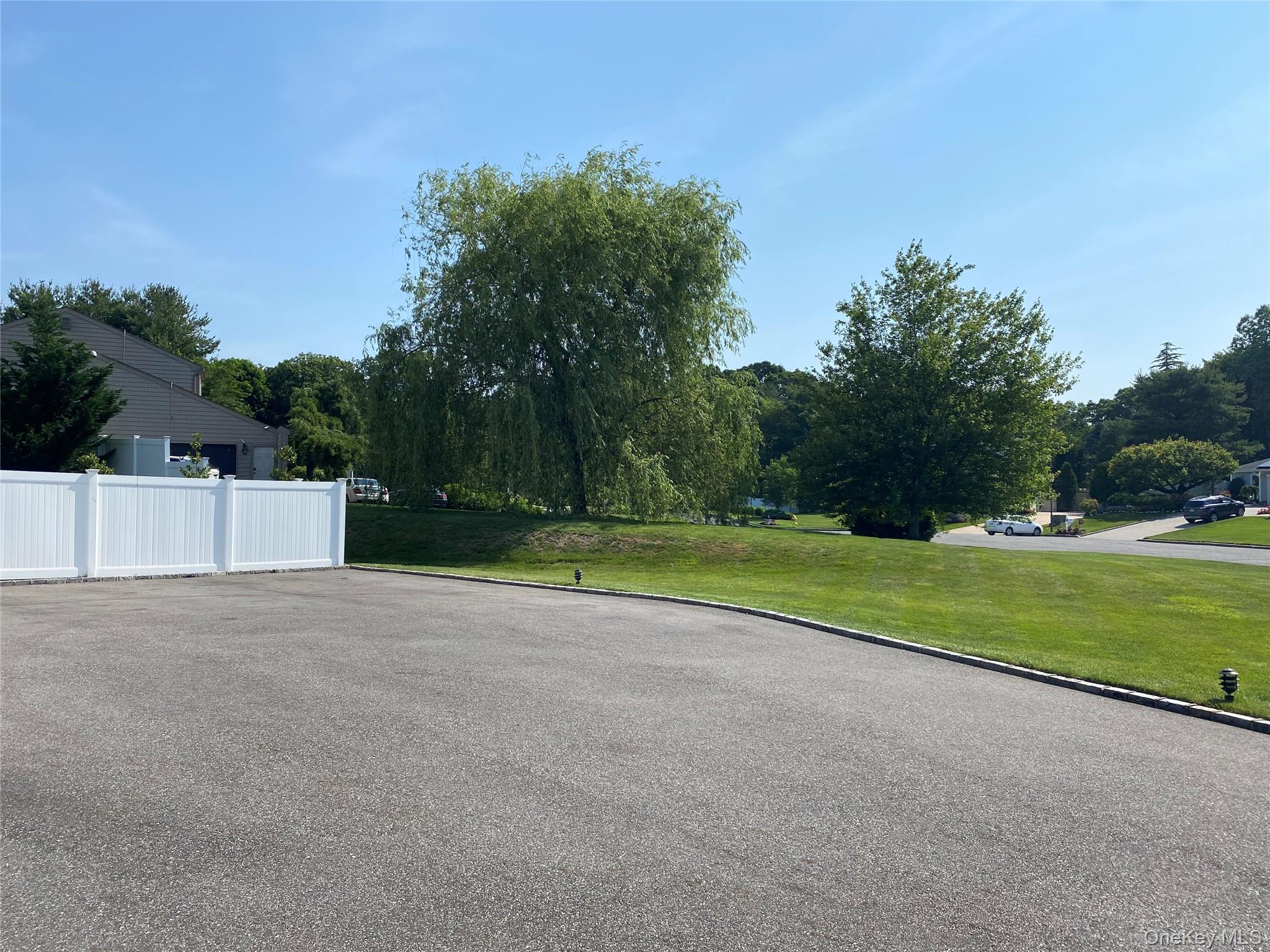 #3 photo, 6 Twilight Court, Melville , NY 11747