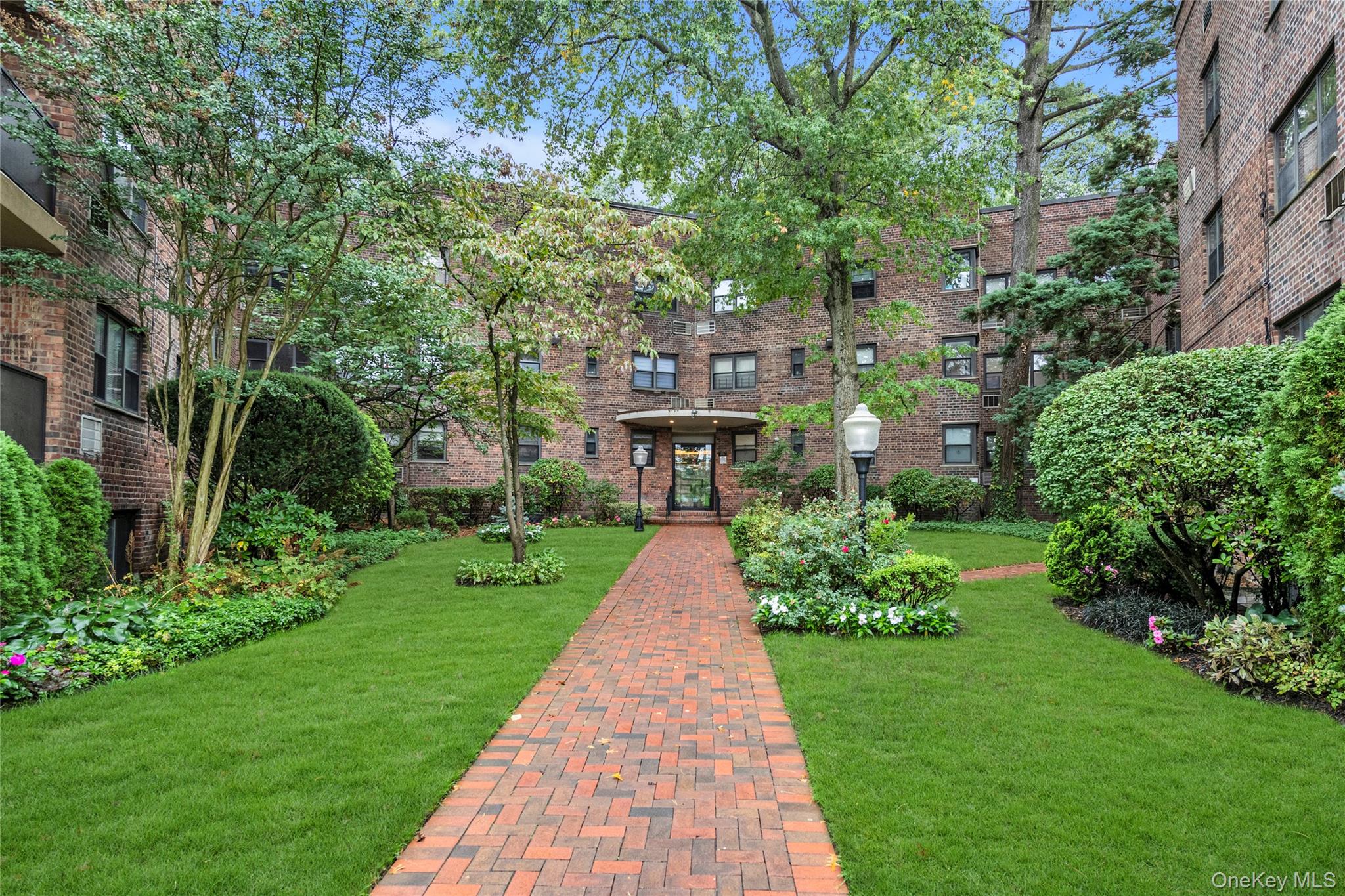 #1 photo, 50 Brompton Road, Great Neck , NY 11021