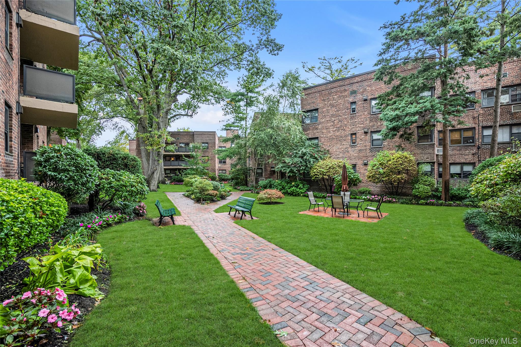 #15 photo, 50 Brompton Road, Great Neck , NY 11021