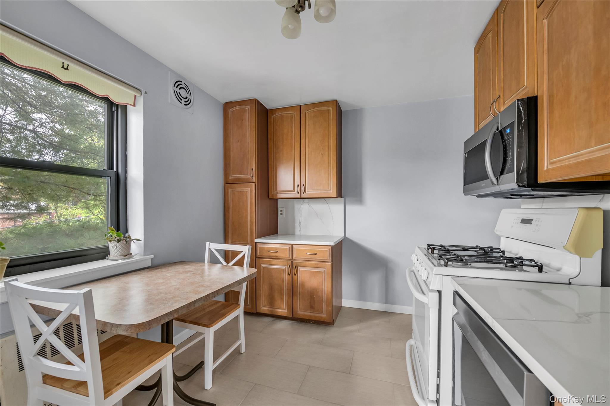 #7 photo, 50 Brompton Road, Great Neck , NY 11021