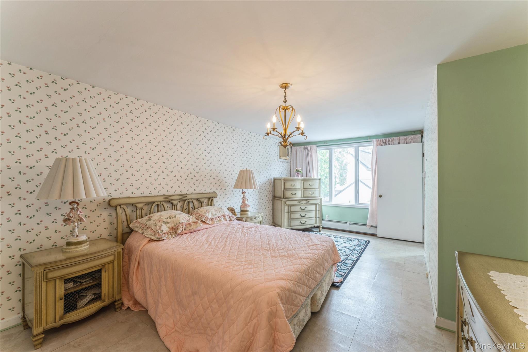 #17 photo, 596 Foch Boulevard, Williston Park , NY 11596