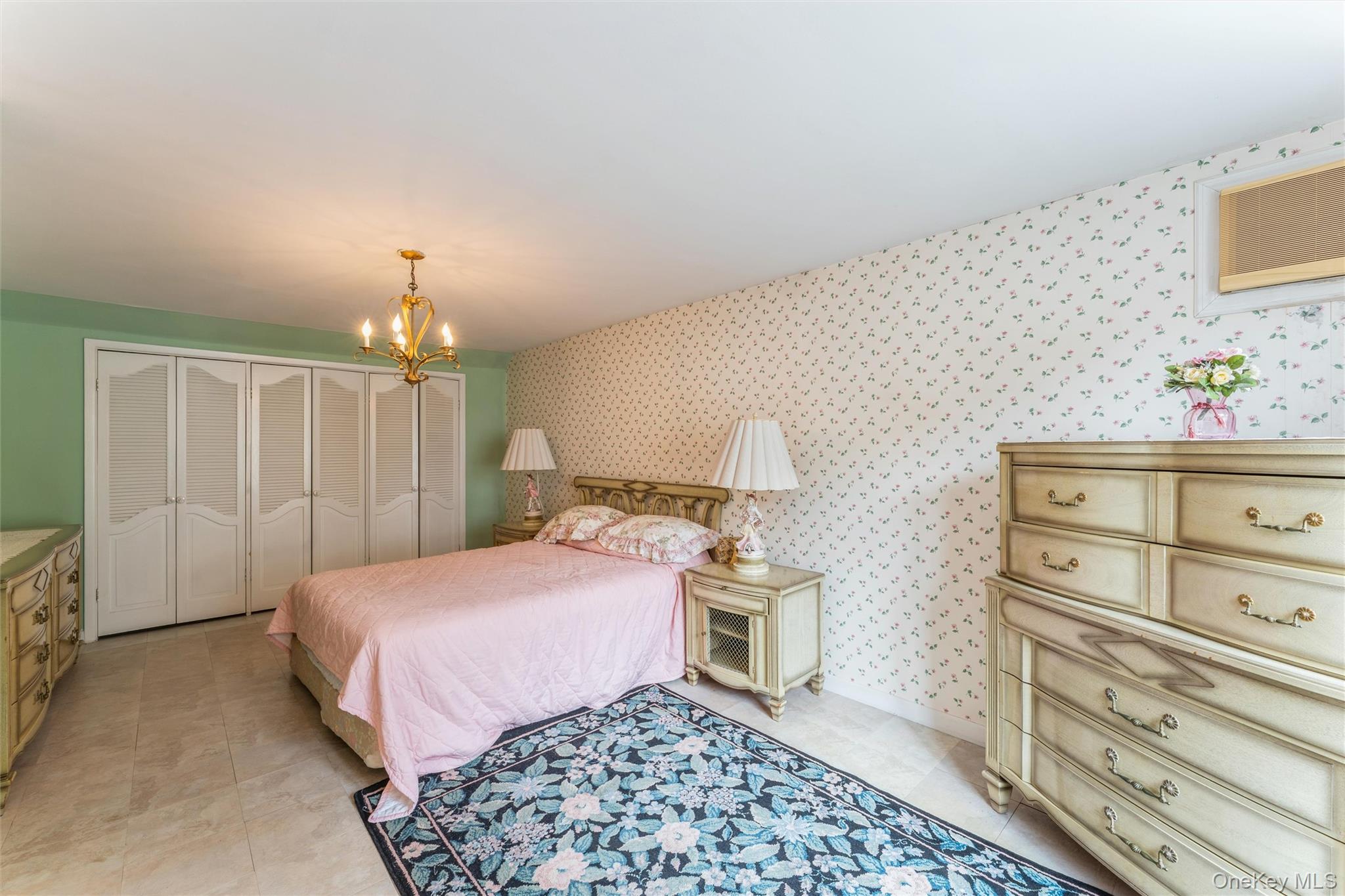 #18 photo, 596 Foch Boulevard, Williston Park , NY 11596