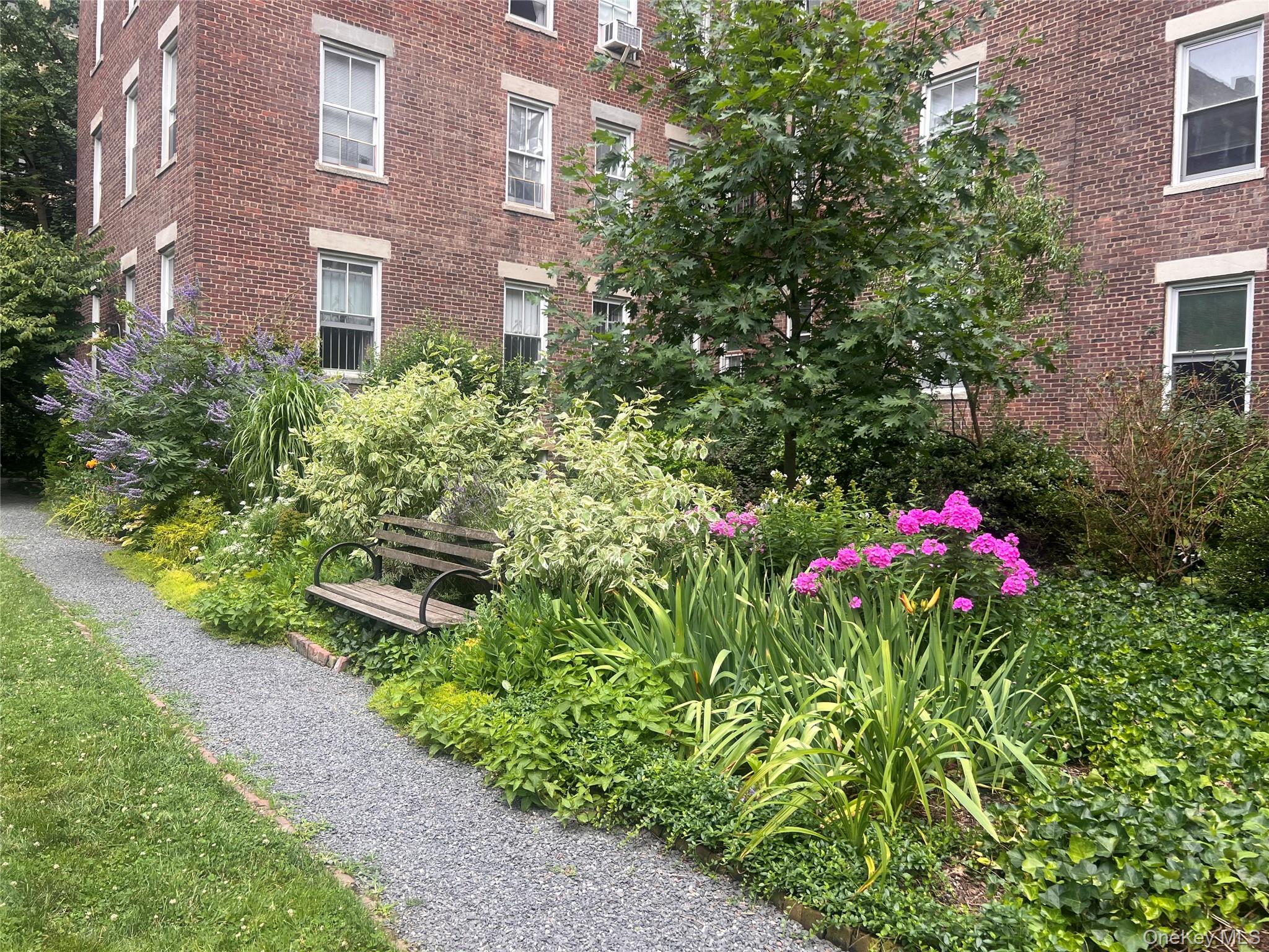 #10 photo, 35-46 79th Street, クイーンズ区 Jackson Heights , NY 11372