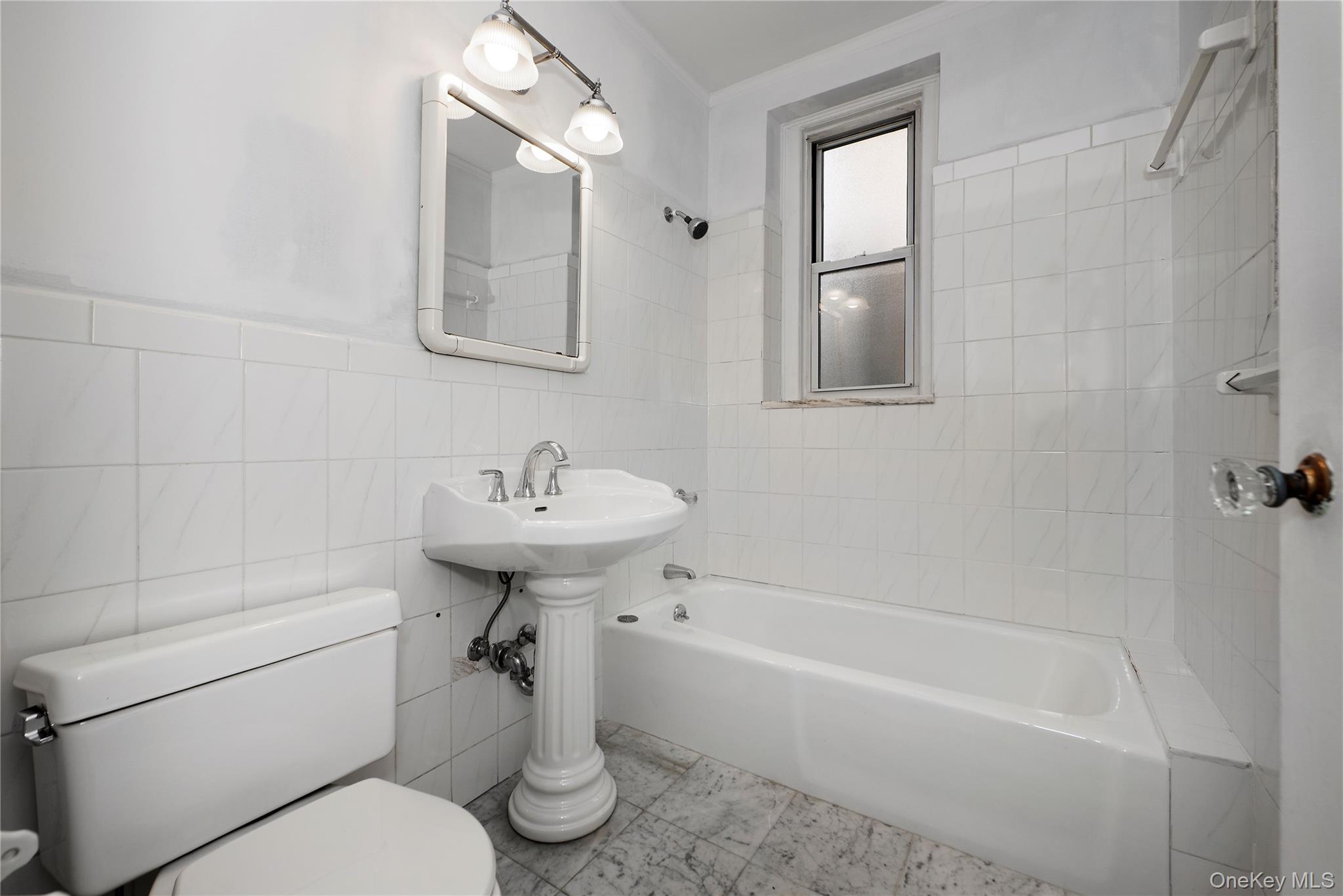 #4 photo, 35-46 79th Street, クイーンズ区 Jackson Heights , NY 11372