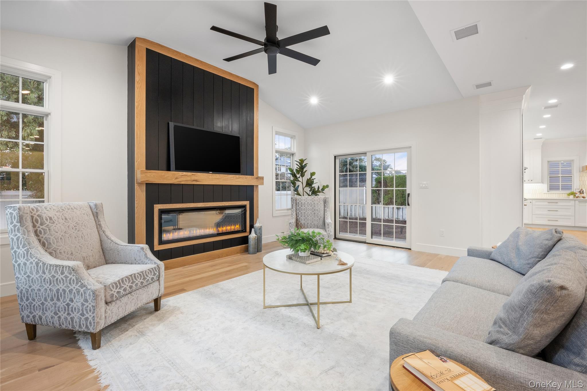 #12 photo, 3637 John Street, ナッソー郡 Wantagh , NY 11793