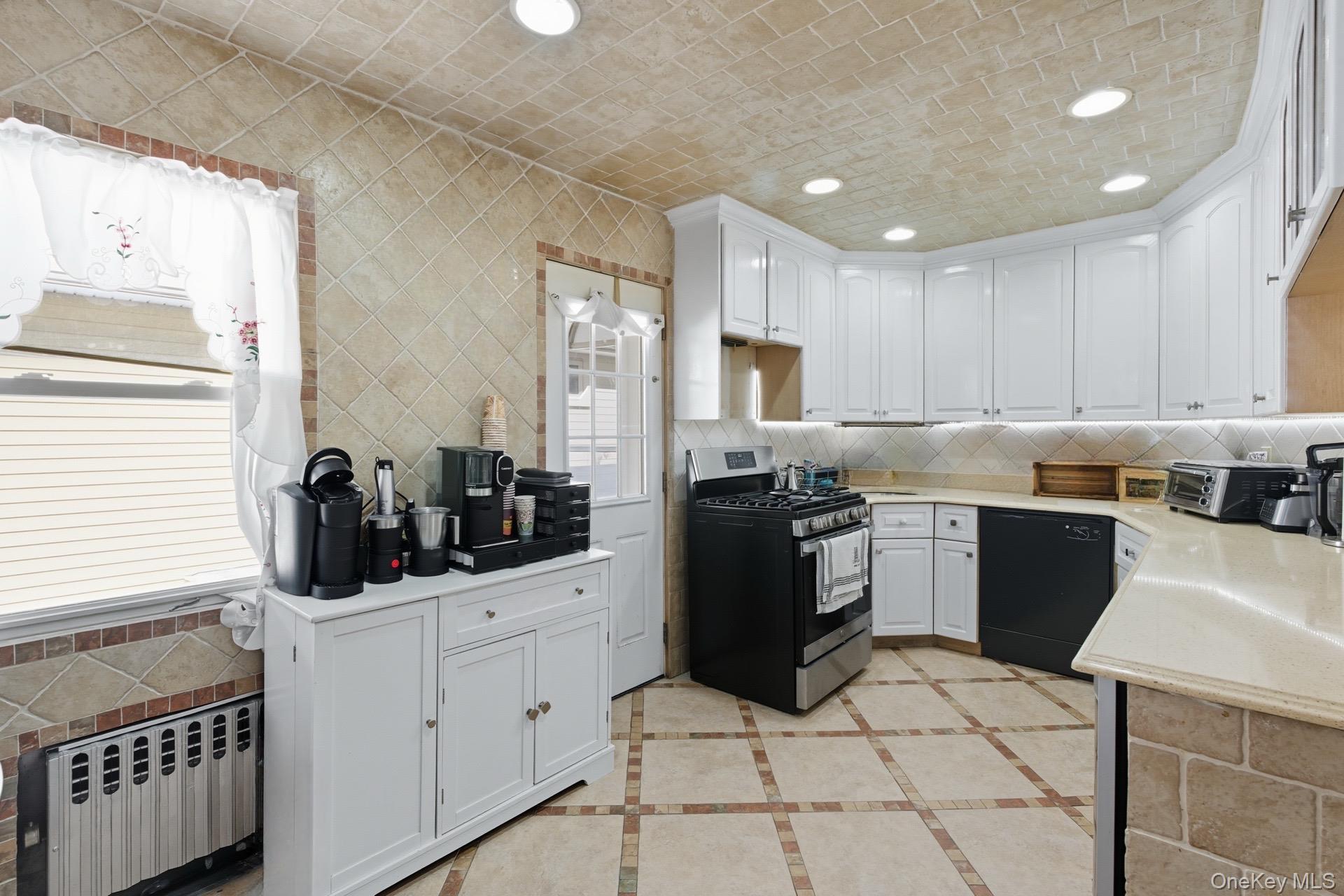 #4 photo, 104 N 7th Street, New Hyde Park , NY 11040