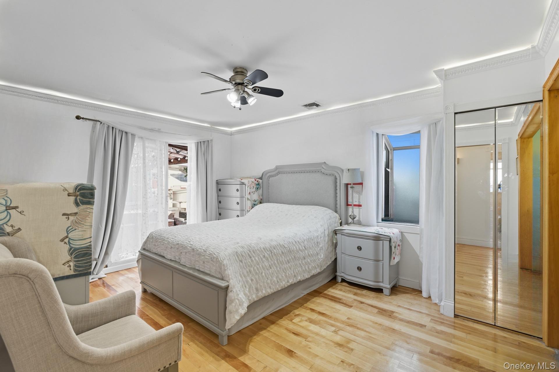 #7 photo, 104 N 7th Street, New Hyde Park , NY 11040