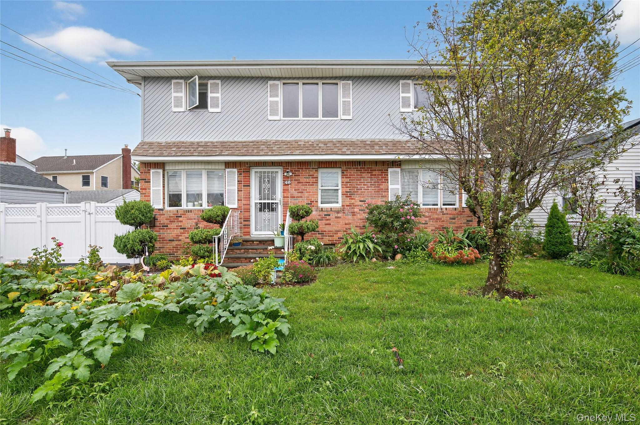 #1 photo, 48 Rockaway Avenue, वेस्टबरी Westbury , NY 11590