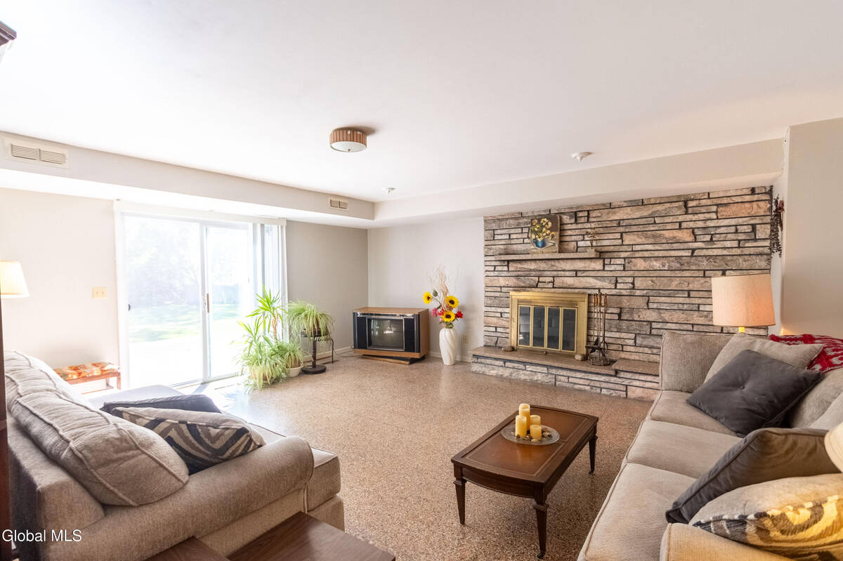 #3 photo, 8 Sawyer Place, Albany , NY 12208