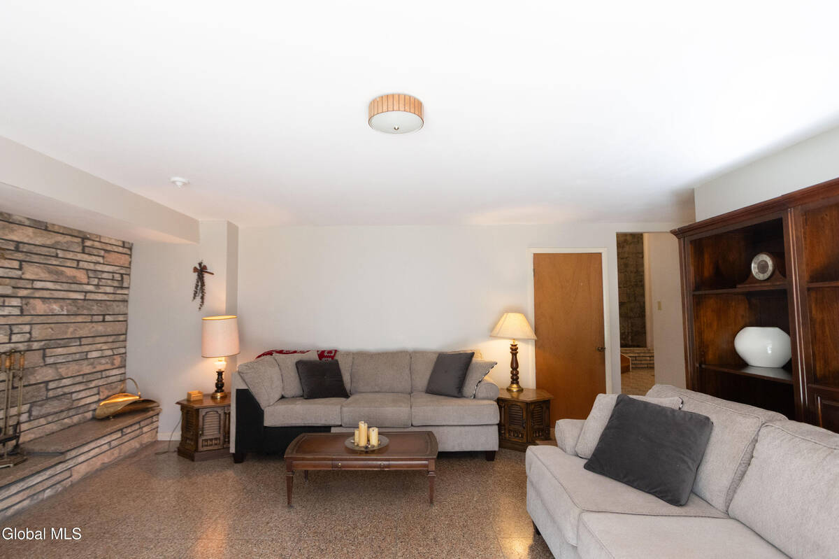 #4 photo, 8 Sawyer Place, Albany , NY 12208