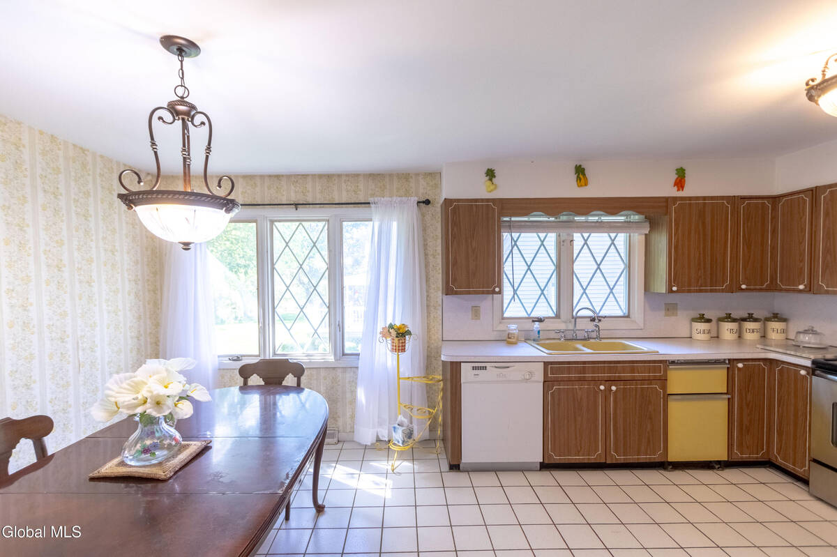 #8 photo, 8 Sawyer Place, Albany , NY 12208