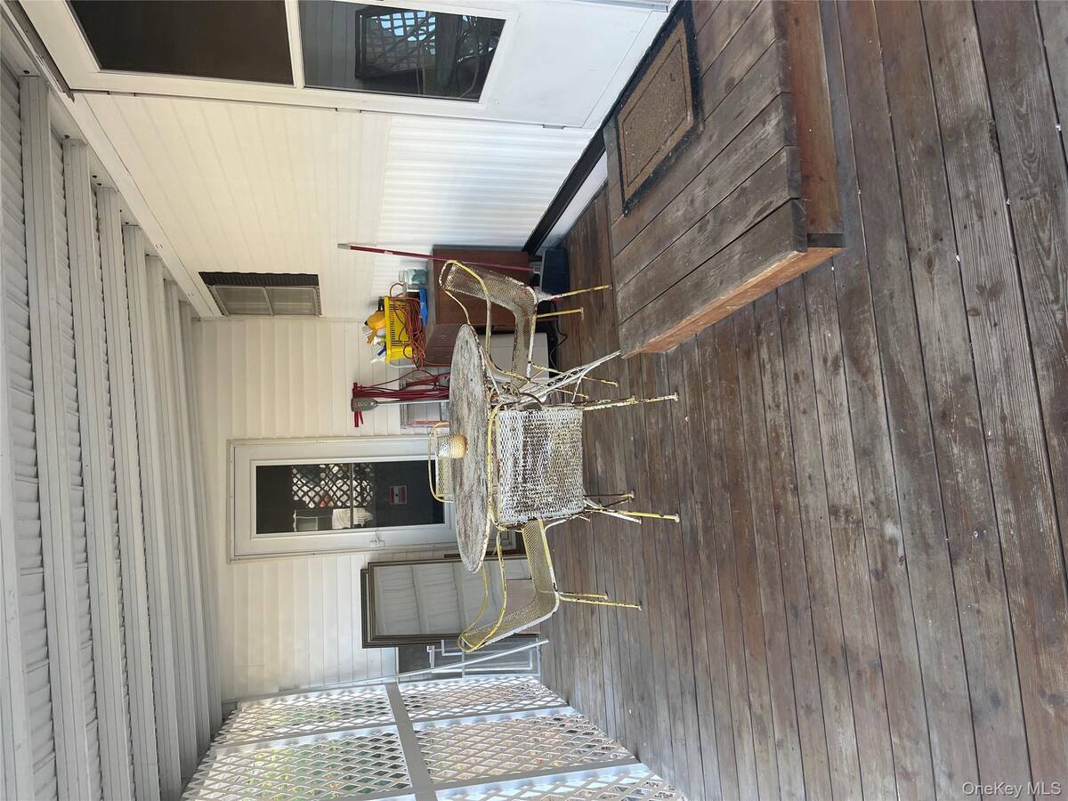 #2 photo, 1661 Old Country Road, #308, Riverhead , NY 11901