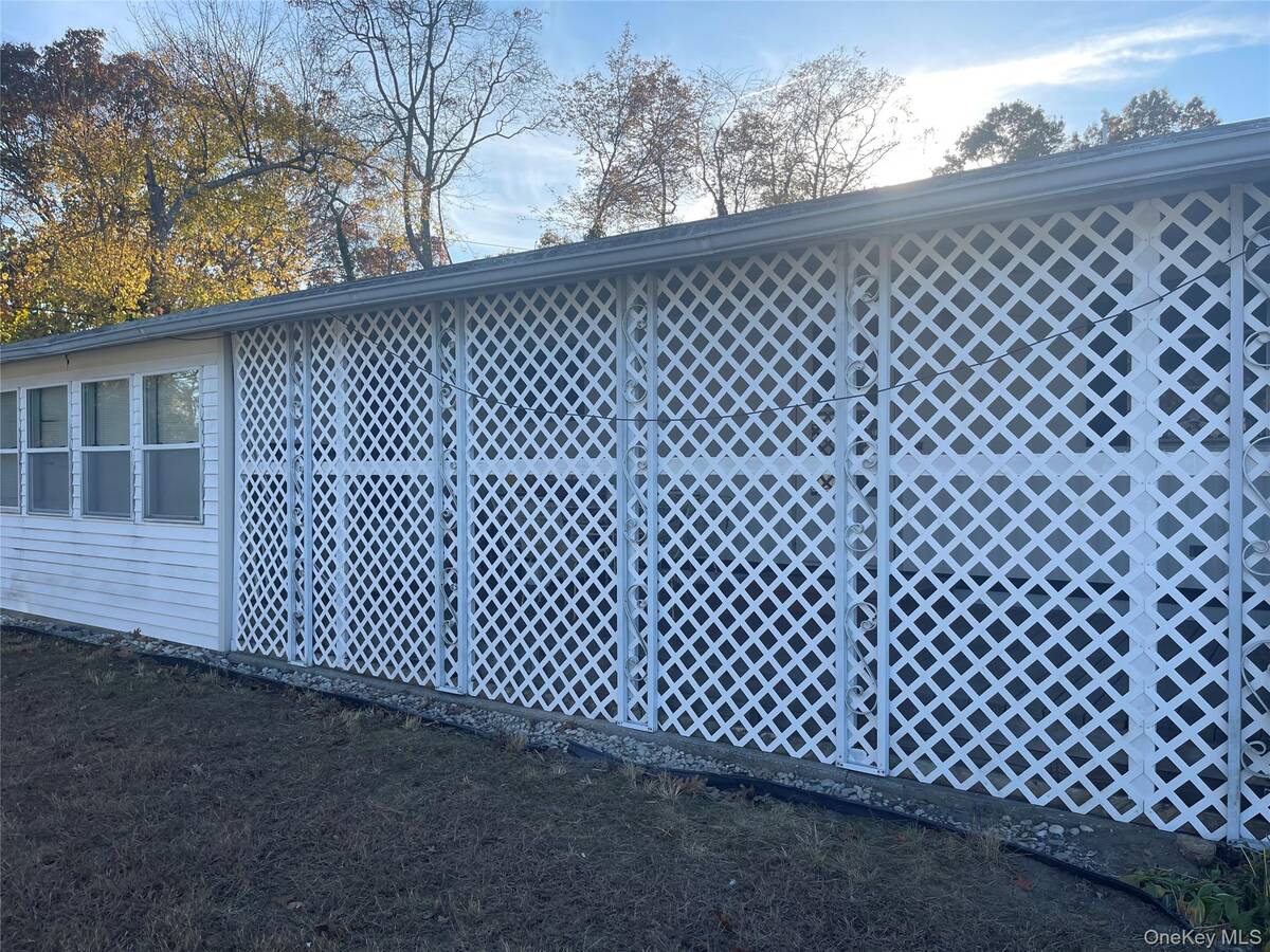 #6 photo, 1661 Old Country Road, #308, Riverhead , NY 11901