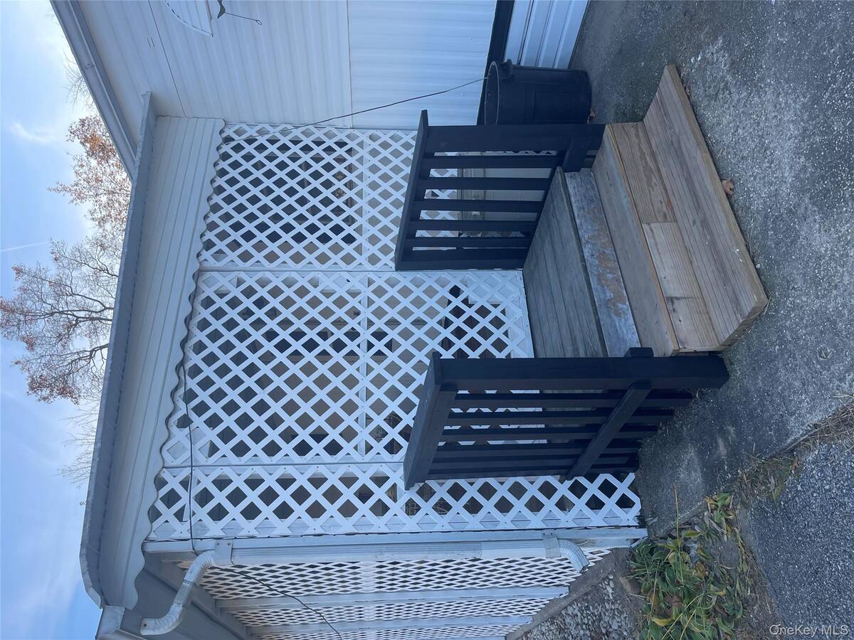 #7 photo, 1661 Old Country Road, #308, Riverhead , NY 11901